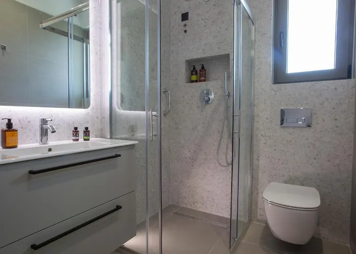 Achillion Aparthotel 4*